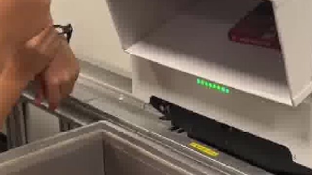 图书馆地下藏书系统用机械臂拿书 网友：书中自有钢筋屋