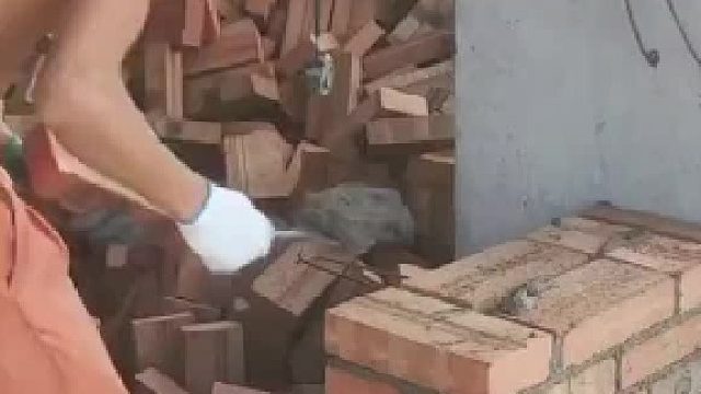 小伙这砌砖手艺怎么样？