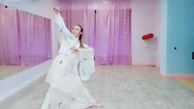 自娱自乐_俄罗斯教主才艺表演嘉宾22.07.22_空军(阿妮亚)05