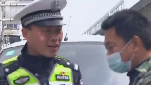 为暖心善良的交警点赞