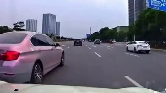 宝马车主多次加塞视频车，这是什么操作？