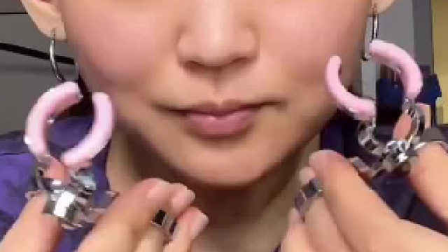 带美瞳的工具，就是使用过程有点惊悚