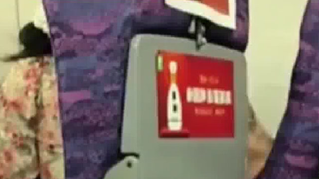 女子乘坐高铁嫌后排小孩吵，车厢内大声怒斥