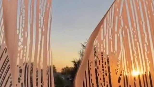 也不知道为啥，看别人擦玻璃看得浑身舒爽