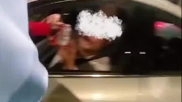 是搞笑，但你得配合我