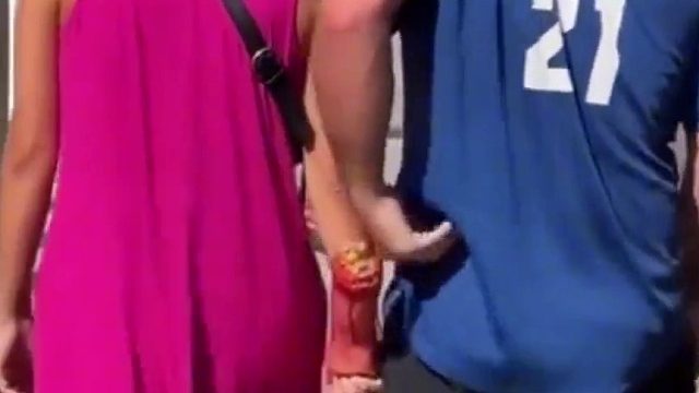 女友要牵手你就这样做