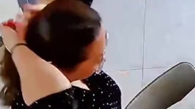 心急果然吃不了热豆腐！ 妈妈送女儿上学两次忘拿东西，最后更是炸裂……