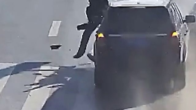 行人过斑马线时发生的事故，大家认为这起车祸的根源在哪？