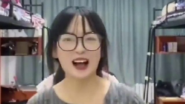高校寝室开始供暖，女生组团“说相声式”赞美母校