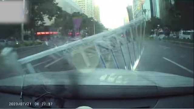 “醉”上加罪醉驾 撞护栏 逃逸！