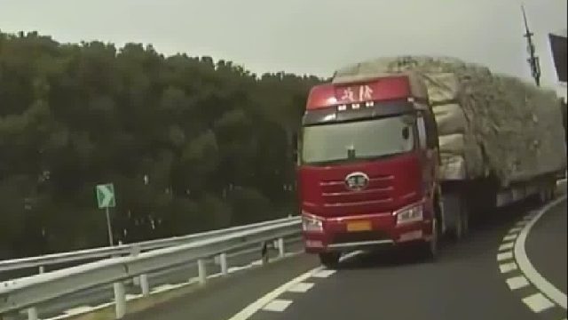 还以为是一群嚣张逆行的司机，没想到小丑是我自己！