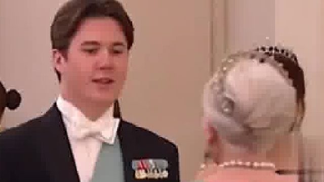 童话故事照进现实？丹麦王室发帖：寻找王子18岁生日宴上将鞋子遗落城堡的灰姑娘