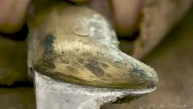 修复一把锈迹斑斑的匕首