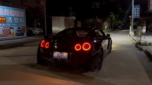 开这个车有没有妹子啊