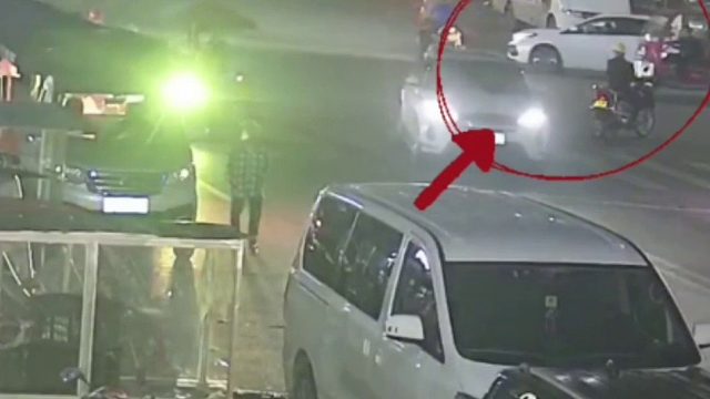 小车遇前方有车行驶时，未停车减速让行