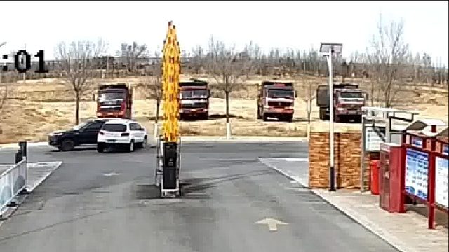 转弯不让直行疏忽大意酿事故！