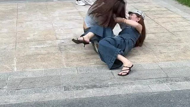 你们给我评评理，这能一样吗