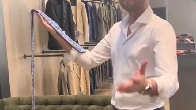 来学一下如何打简单的领带