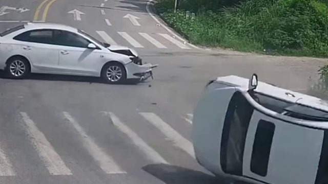 你不观察我不让，我们只能车祸见！