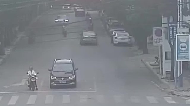 一定不能闯红灯！