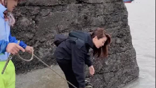 女子本想记录自己到船上拿篮子