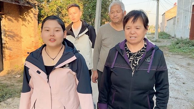 为了种麦一家人全动员只为保留住爸爸的地，婆婆一番话说得感动了