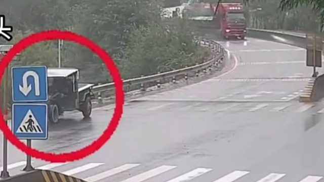 关键时刻还得看老司机，幸亏大货车及时避让不然没这么简单！