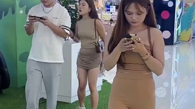 这就是陪女朋友上街不认真的后果