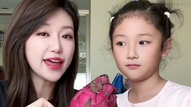 妈妈用蔬菜水果举例，告诉女儿不要过分在意他人的看法