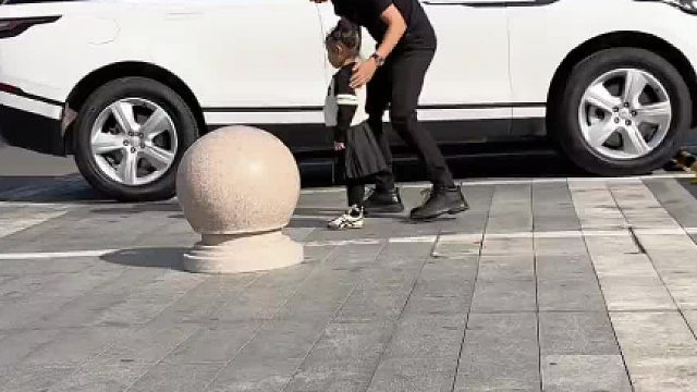 女孩子生气根本就不分年纪……