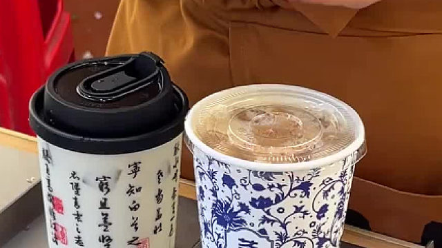 我会为了这小玩意茶具而买这杯茶