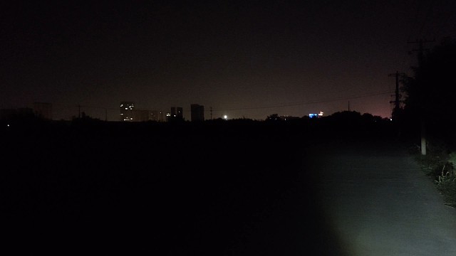 每天都要加班到夜里