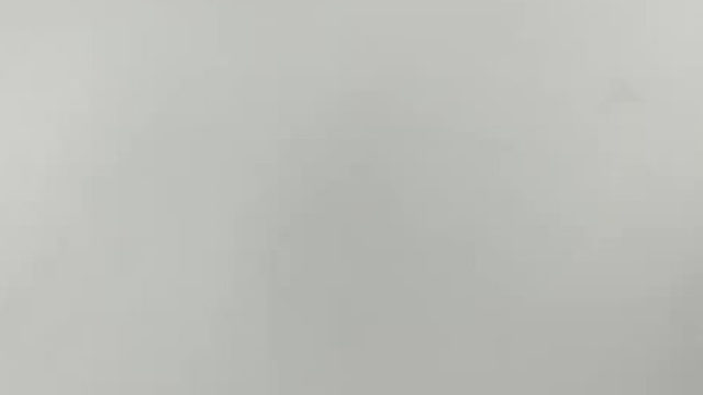 外国小姐姐沉浸式打包客户订单