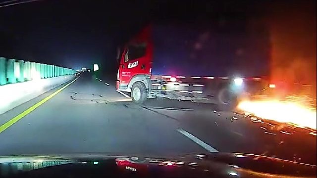 各种车祸发生瞬间集合片段！