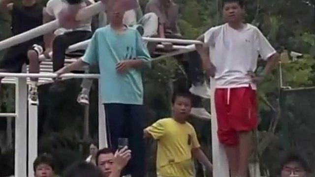 一套单杠力量动作，直接震惊了在场的所有人，汗水铸就非凡，健康承载未来