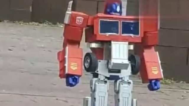 太酷了！现实中的变形金刚~每个男孩子的梦中玩具