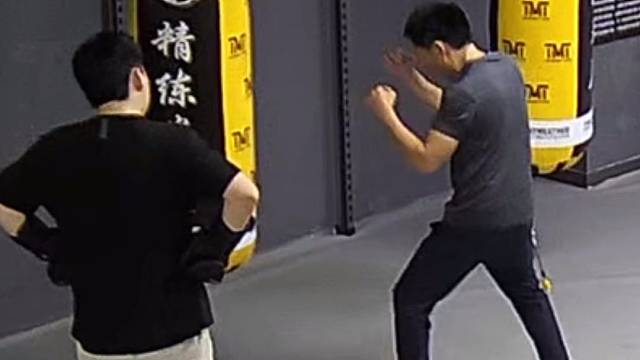 沙袋击打节奏教学！轻重距离调节！即刻开启防守模式！#实用拳法 #拳击教学 #沙袋教学