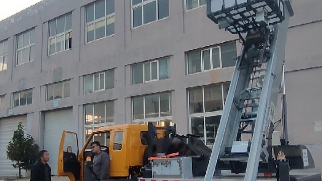 客户在厂培训36米云梯车实操