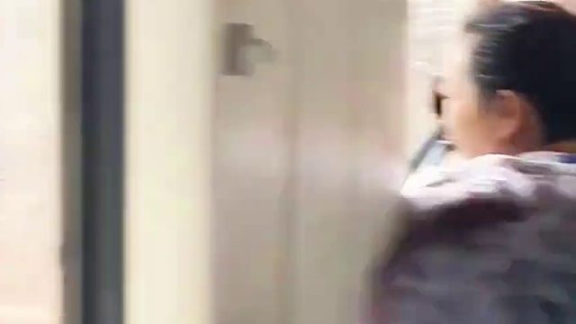 一车东北人在南下的火车上，全部望向窗外，好奇南方的地里种了些啥