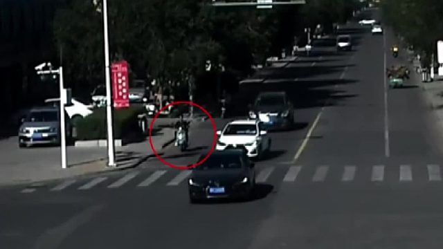 转弯未让直行转弯车辆负全责！