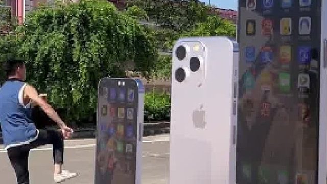 巨型苹果手机多米诺骨牌