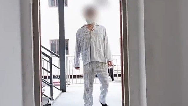 共济失调的发病年龄多在25-45岁之间，家系中的患者发病年龄有逐代提前、病程进展增快的趋势。