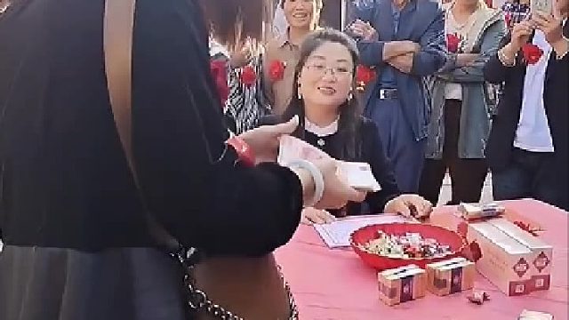 弟弟结婚姐姐霸气随礼，结果…追出去的这位尚书可以提拔为护国公。