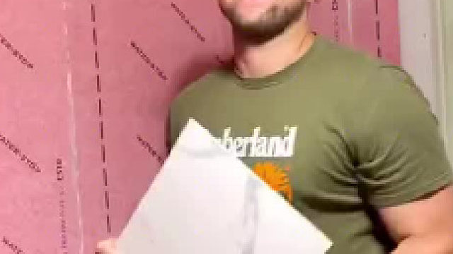 德国工人贴瓷砖的细节