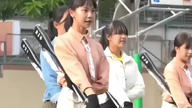 新一批的小学妹要开始表演啦
