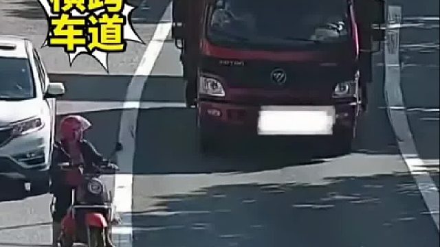 大妈横穿3车道逼停大货车，结果反转一波三折！