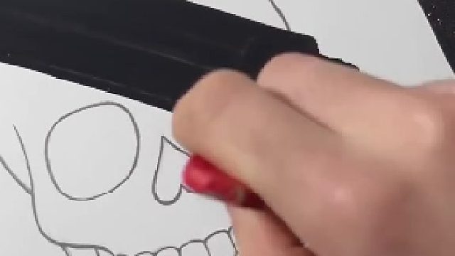 不需要辅助工具，几只马克笔就能画出一幅超酷的画