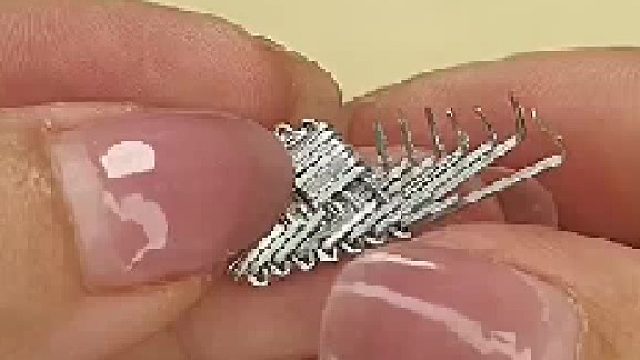 这个很费时间，也很显心意的订书钉手镯，也祝福快要高考的学子们板上钉钉的抱誉而归