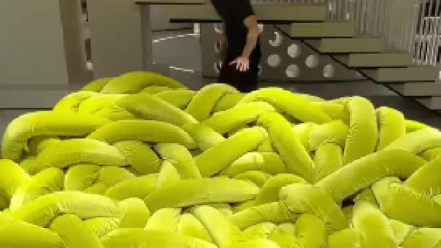 蟒蛇沙发，鸟窝床，旋转餐桌，都是好有创意，很有艺术气息的家具，每个都好想要