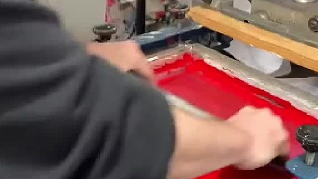 衣服用丝网印刷是真漂亮